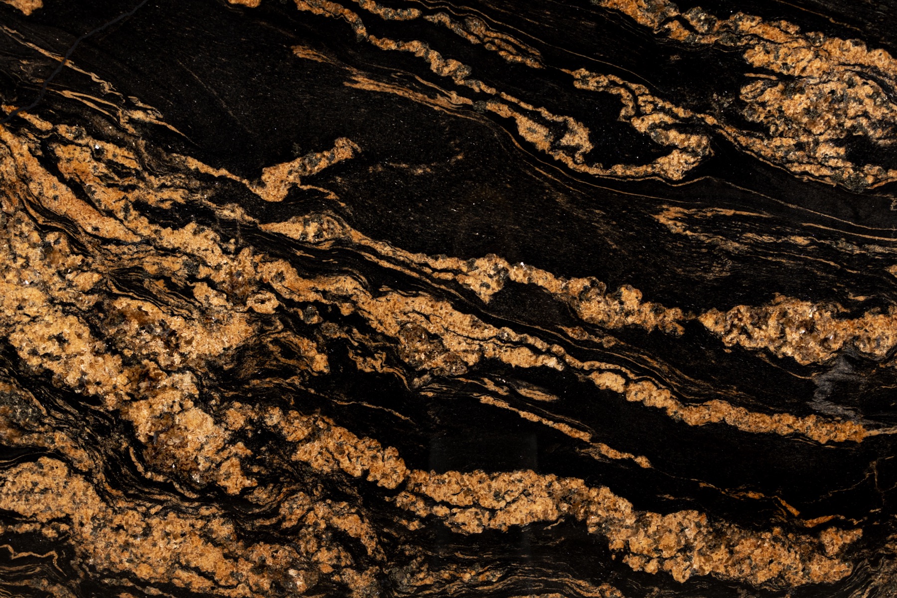 Detalhe da chapa Black Taurus — veios em cobre e dourado